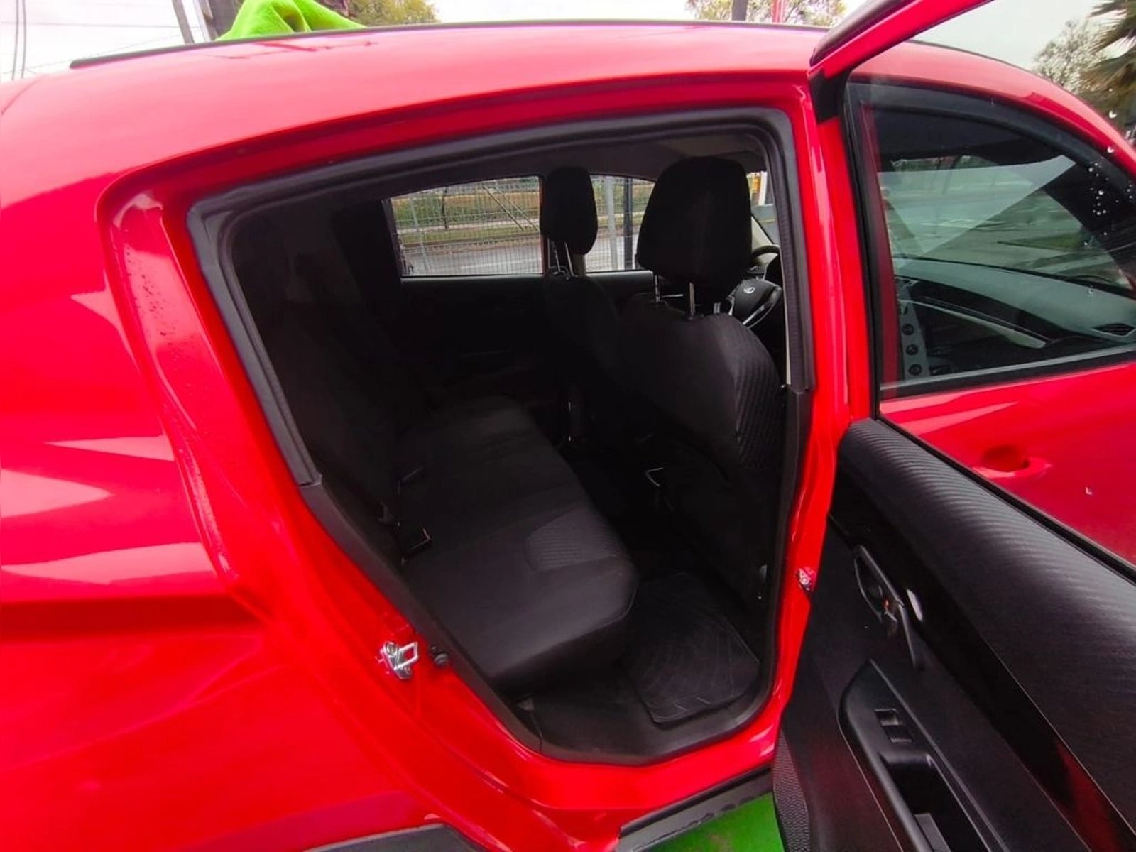 Mahindra KUV100 1.2 DELUXE MT 2021 - Imagen 19 de 20