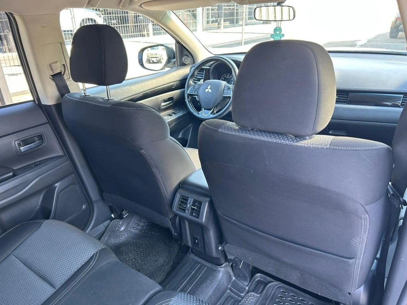 MITSUBISHI OUTLANDER 2021 - Imagen 8 de 17