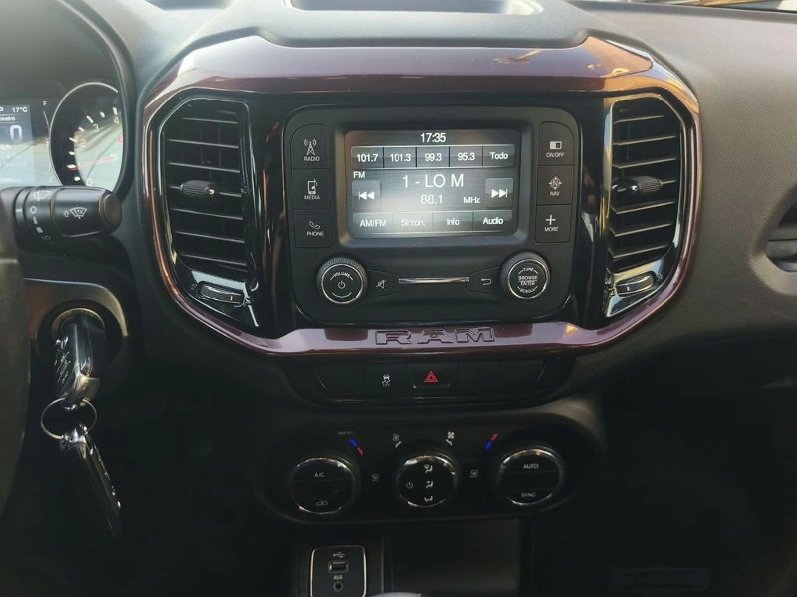 RAM 1000 BIG HORN DCAB 1.8 AUT 2021 - Imagen 15 de 20