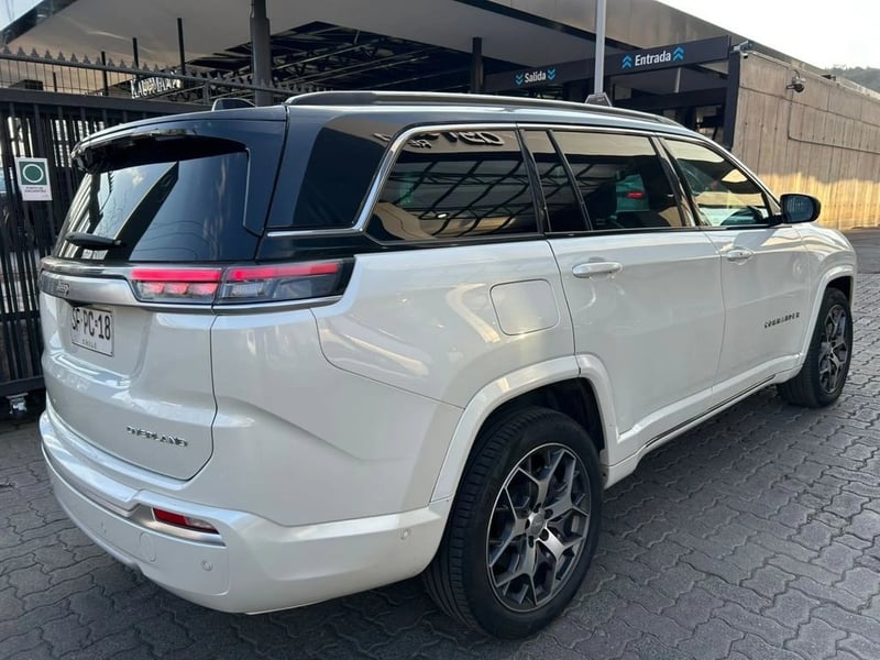 Jeep COMMANDER OVERLAND 1.3 AUT 2023 - Imagen 6 de 16