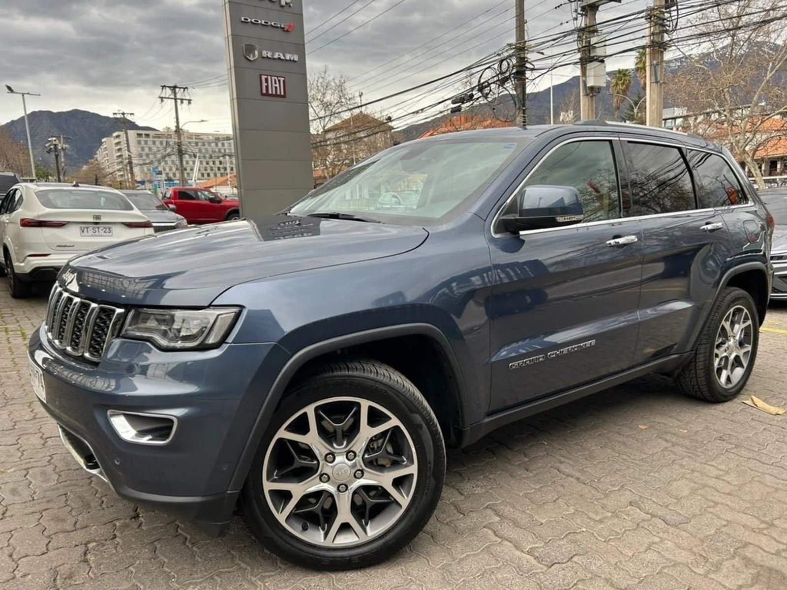 Jeep GRAND CHEROKEE 3.6 LIMITED 4WD AT 5P 2021 - Foto 2 de 17