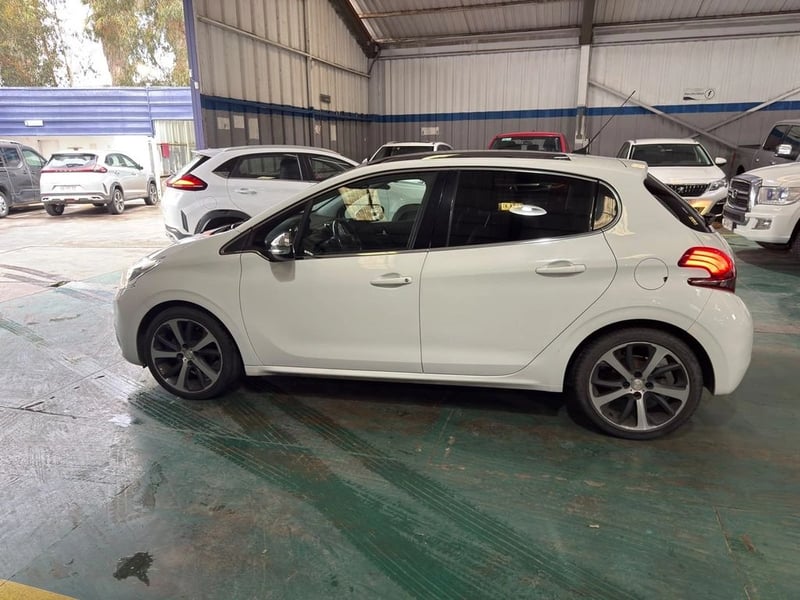 Peugeot 208 1.2 ALLURE PACK 4X2 110HP AT6 5P 2018 - Imagen 9 de 20
