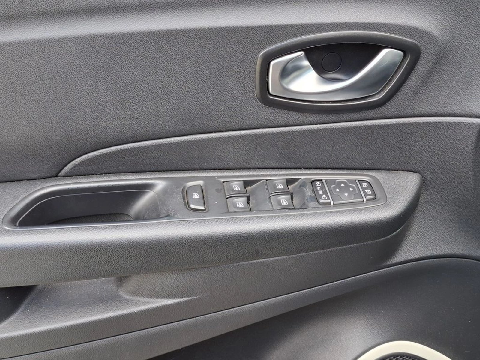 Renault CAPTUR 1.5 ZEN DIESEL F2 4X2 MT 5P 2018 - Imagen 11 de 20