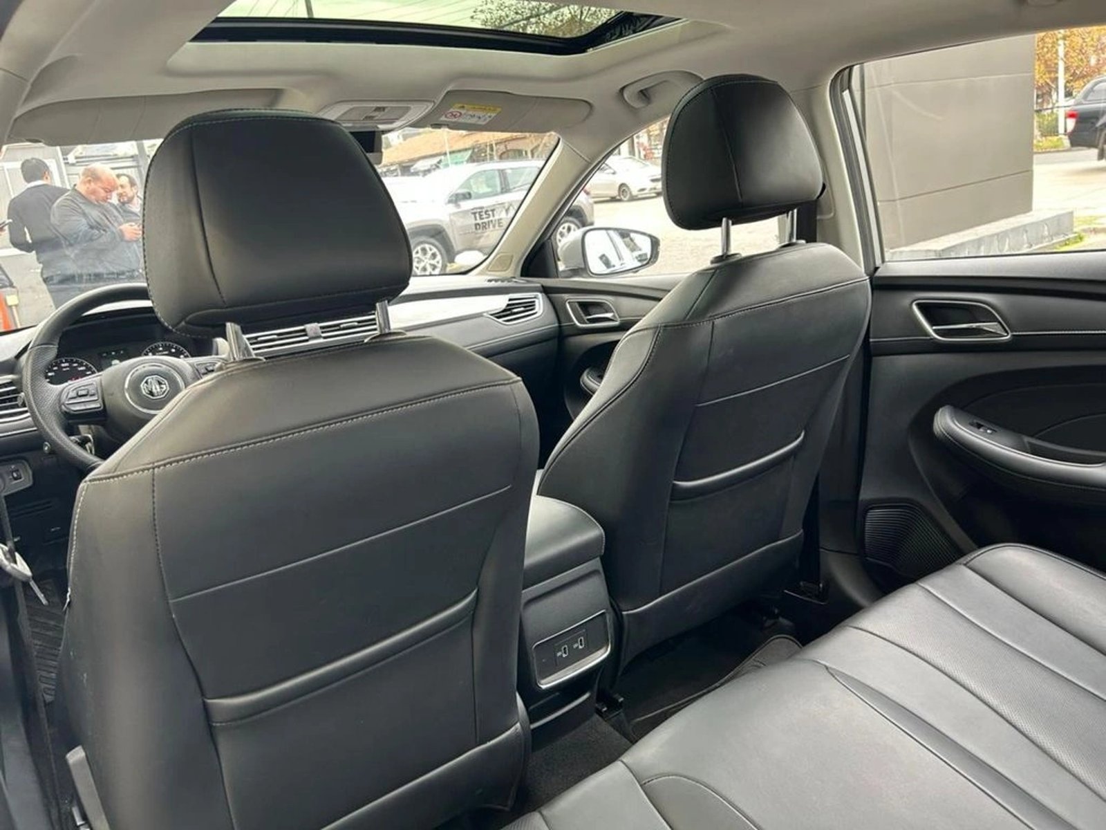 MG 5 1.5 DLX MT 2025 - Imagen 13 de 17