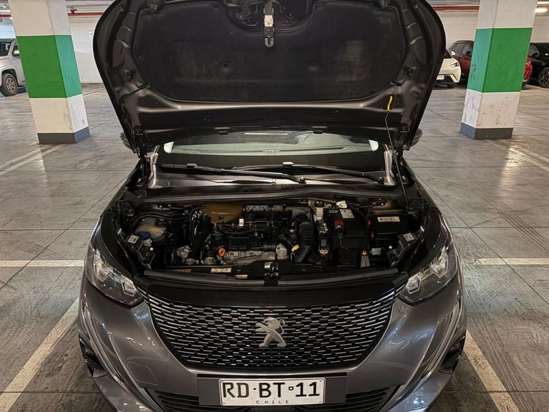 Peugeot 2008 1.5 ALLURE BLUEHDI DIESEL 4X2 130 AT 5P 2021 - Imagen 14 de 17