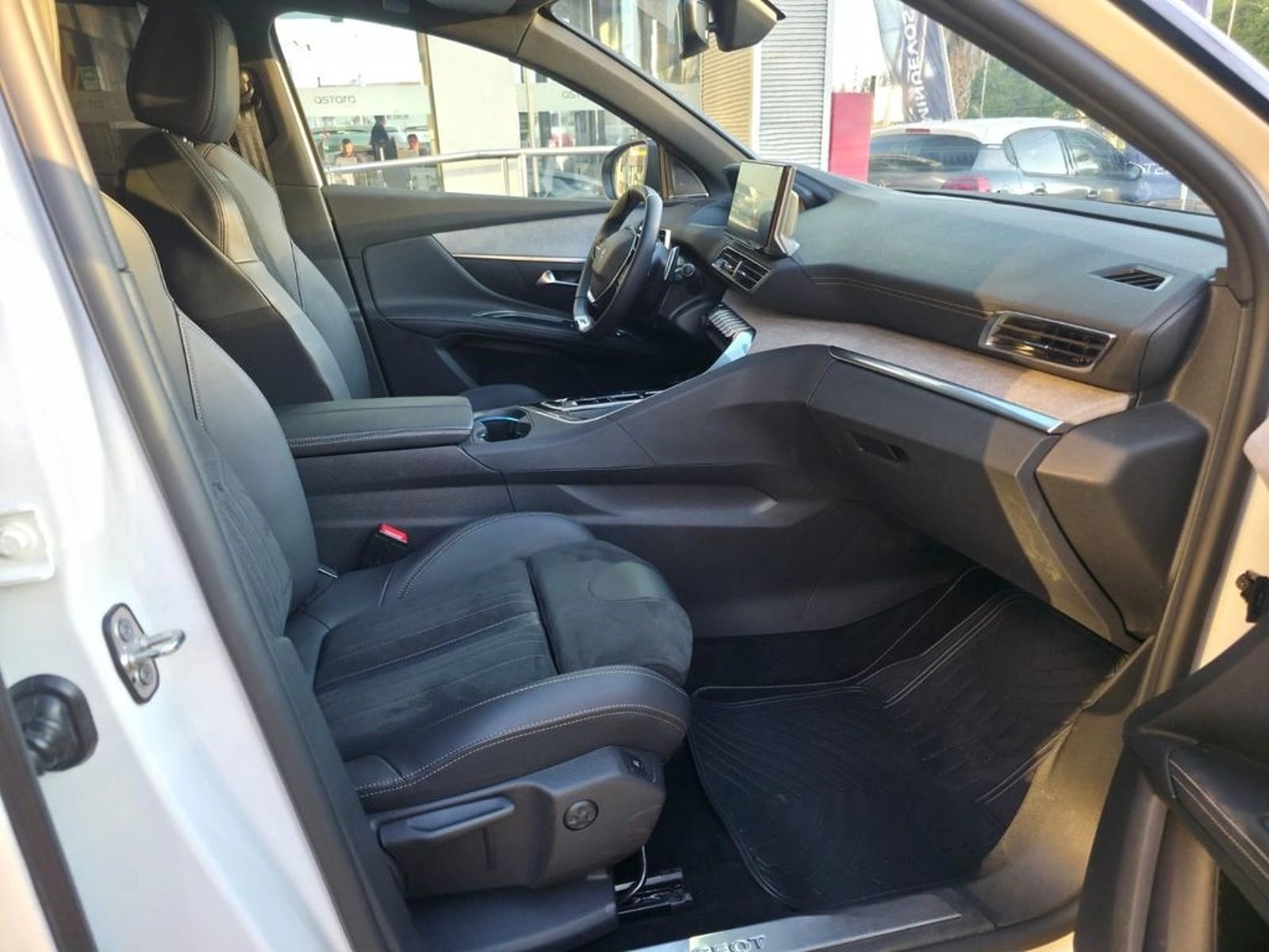 PEUGEOT 5008 2023 - Imagen 19 de 20