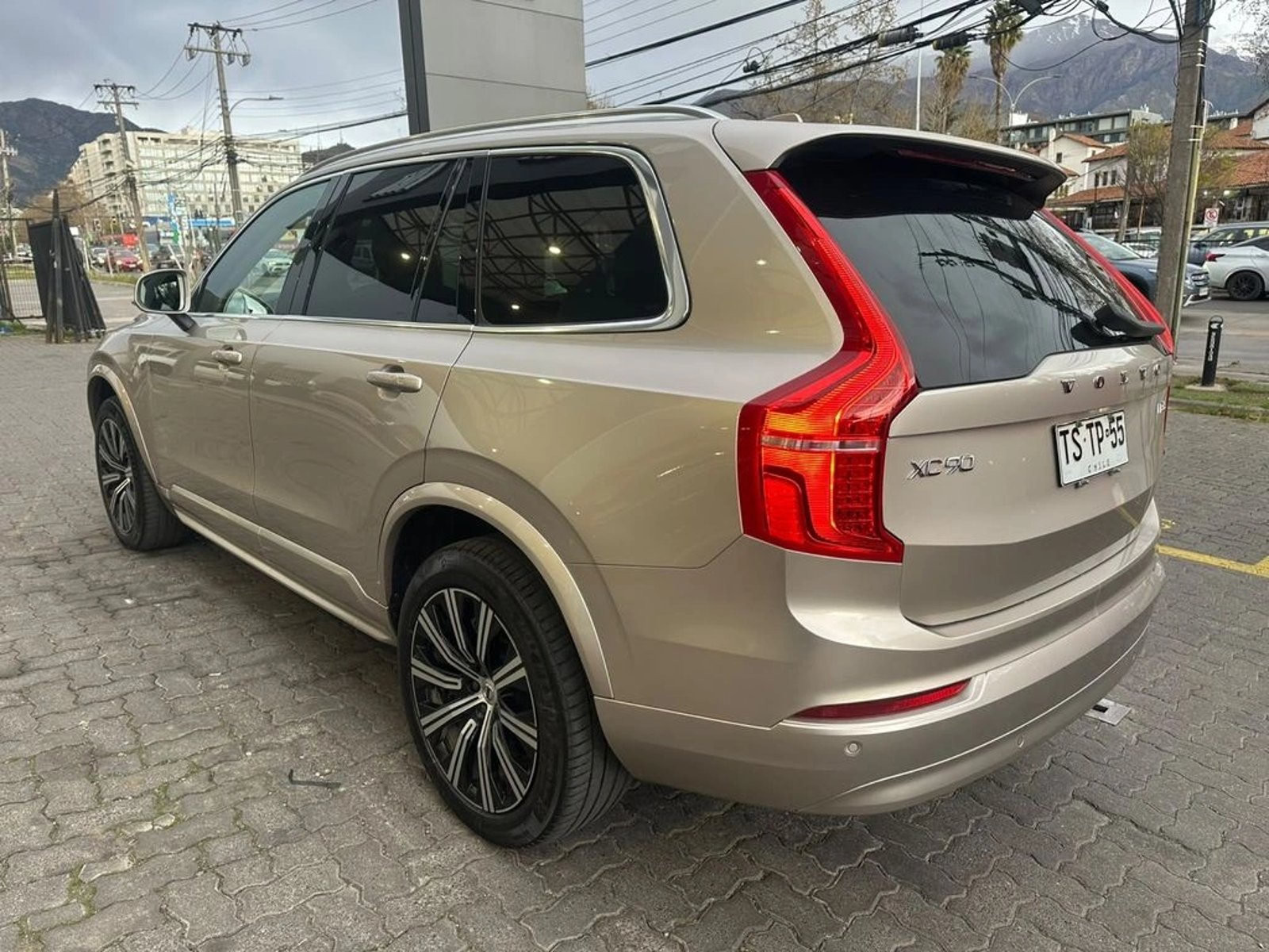 Volvo XC90 B6 PLUS HEV 4X4 2.0 AUT 2025 - Foto 4 de 14
