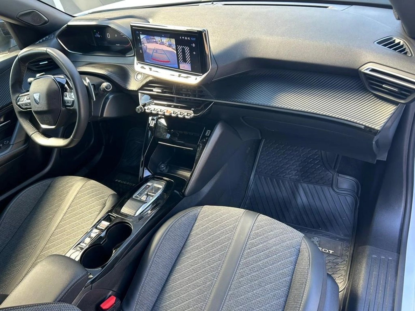 PEUGEOT 2008 2024 - Imagen 10 de 17