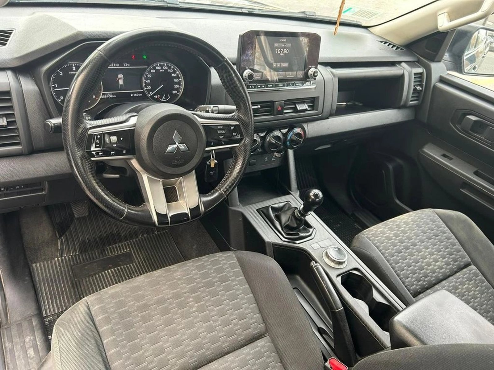 Mitsubishi L200 2.4 KATANA XRT DIESEL 4X4 DOB. CAB. EURO6 MT 4P 2025 - Imagen 12 de 17