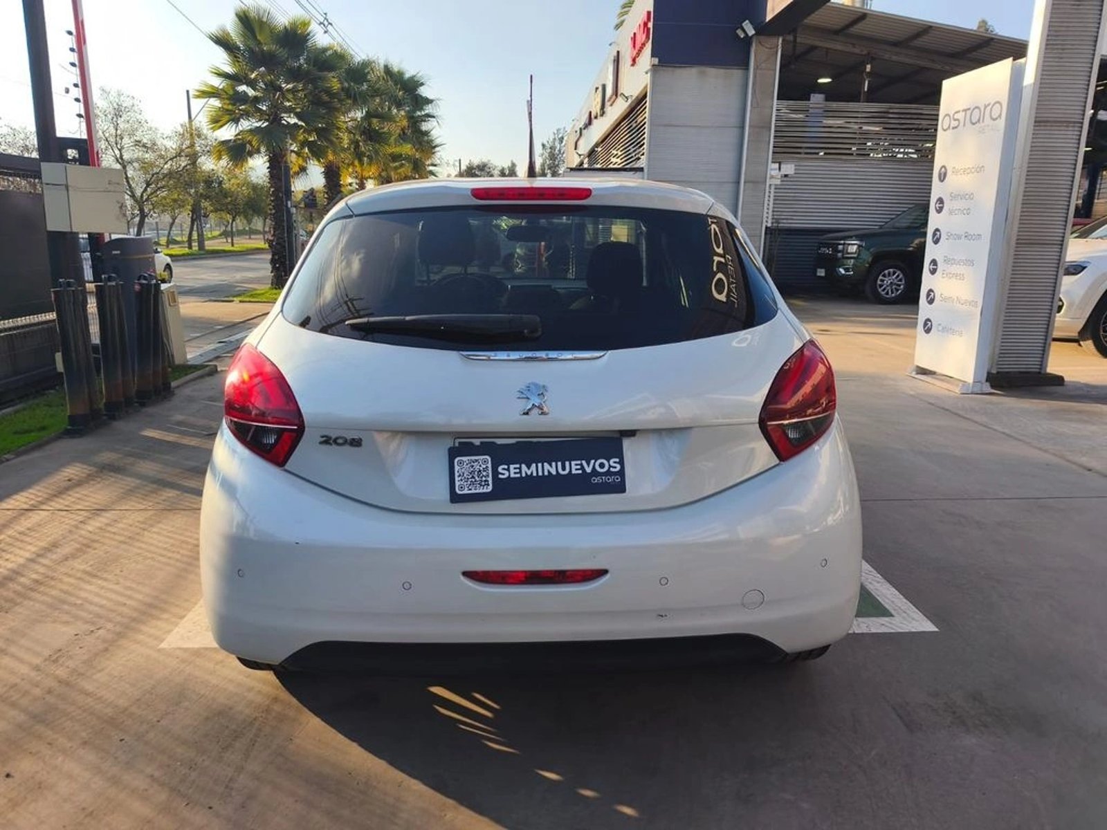 Peugeot 208 SIGNATURE 1.2 MT HB PURE TECH 2020 - Imagen 6 de 20