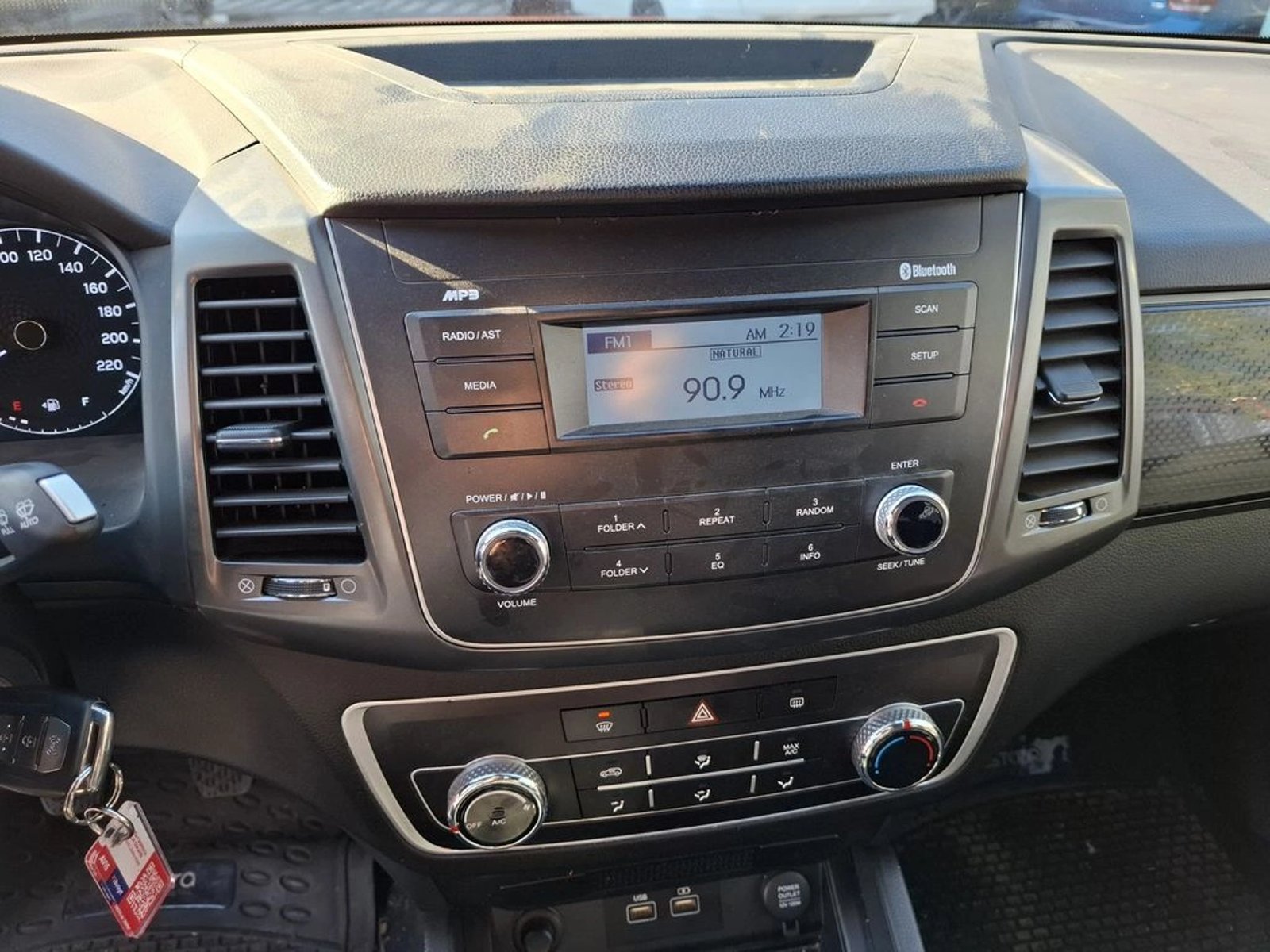 SsangYong MUSSO 2.2 GRAND GLX TD DIESEL 4WD MT6 4P 2024 - Imagen 19 de 20