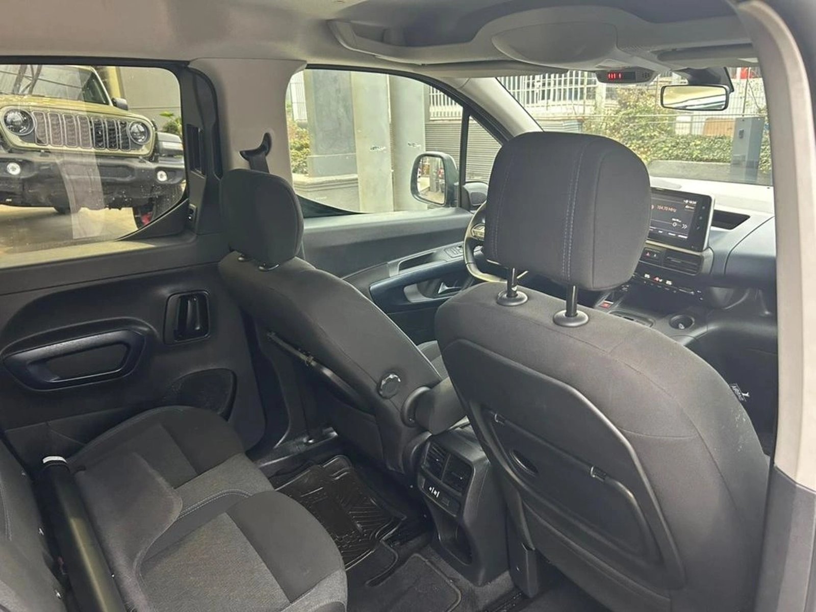 Peugeot RIFTER 1.2 ALLURE PURETECH 130 AT 2024 - Imagen 9 de 17