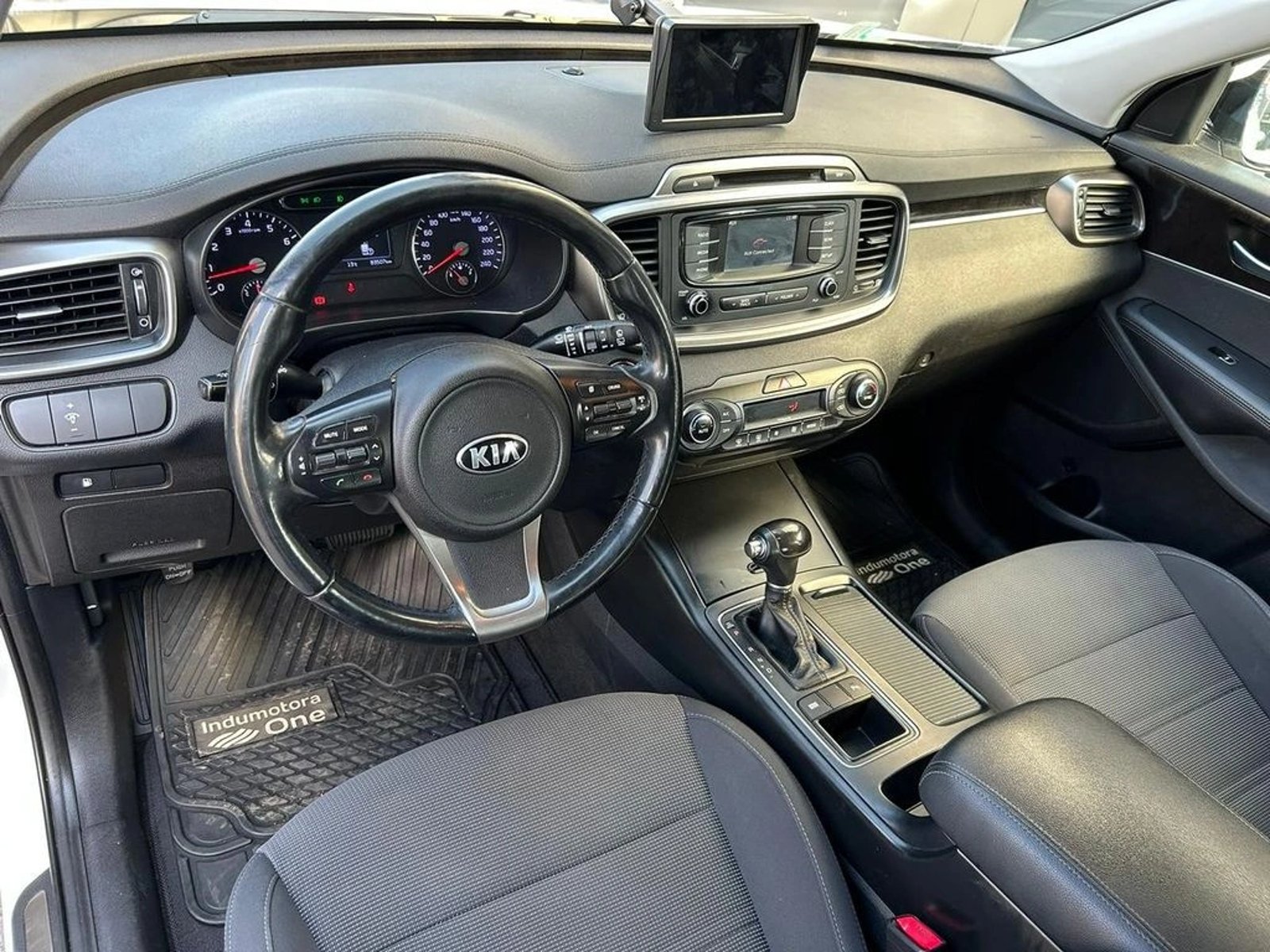 KIA SORENTO 2017 - Imagen 8 de 17