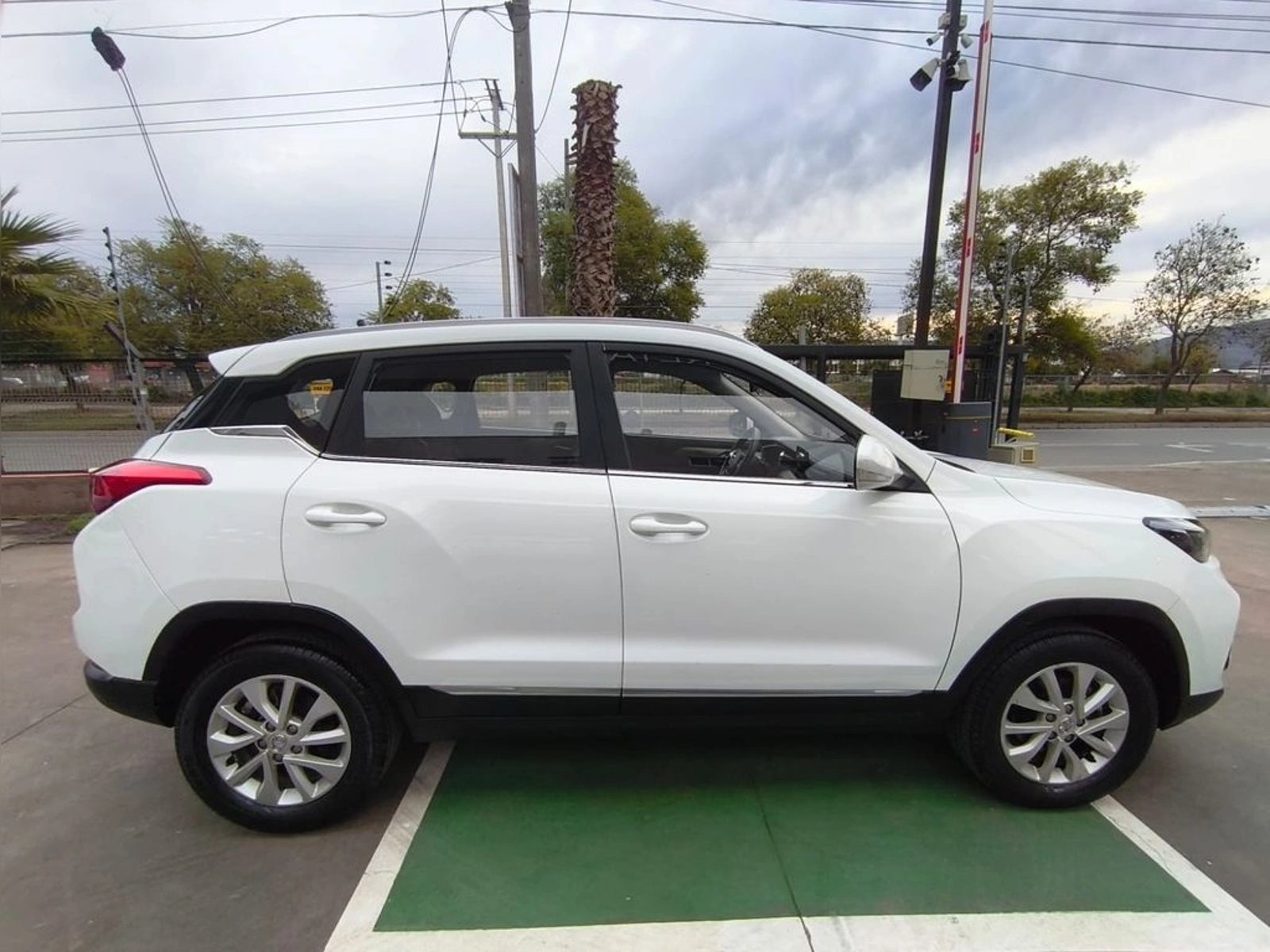 BAIC X35 1.5 COMFORT 2023 - Foto 3 de 20