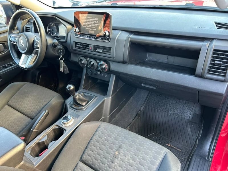 Mitsubishi L200 KATANA XRT 4X4 2.4 2024 - Imagen 12 de 16