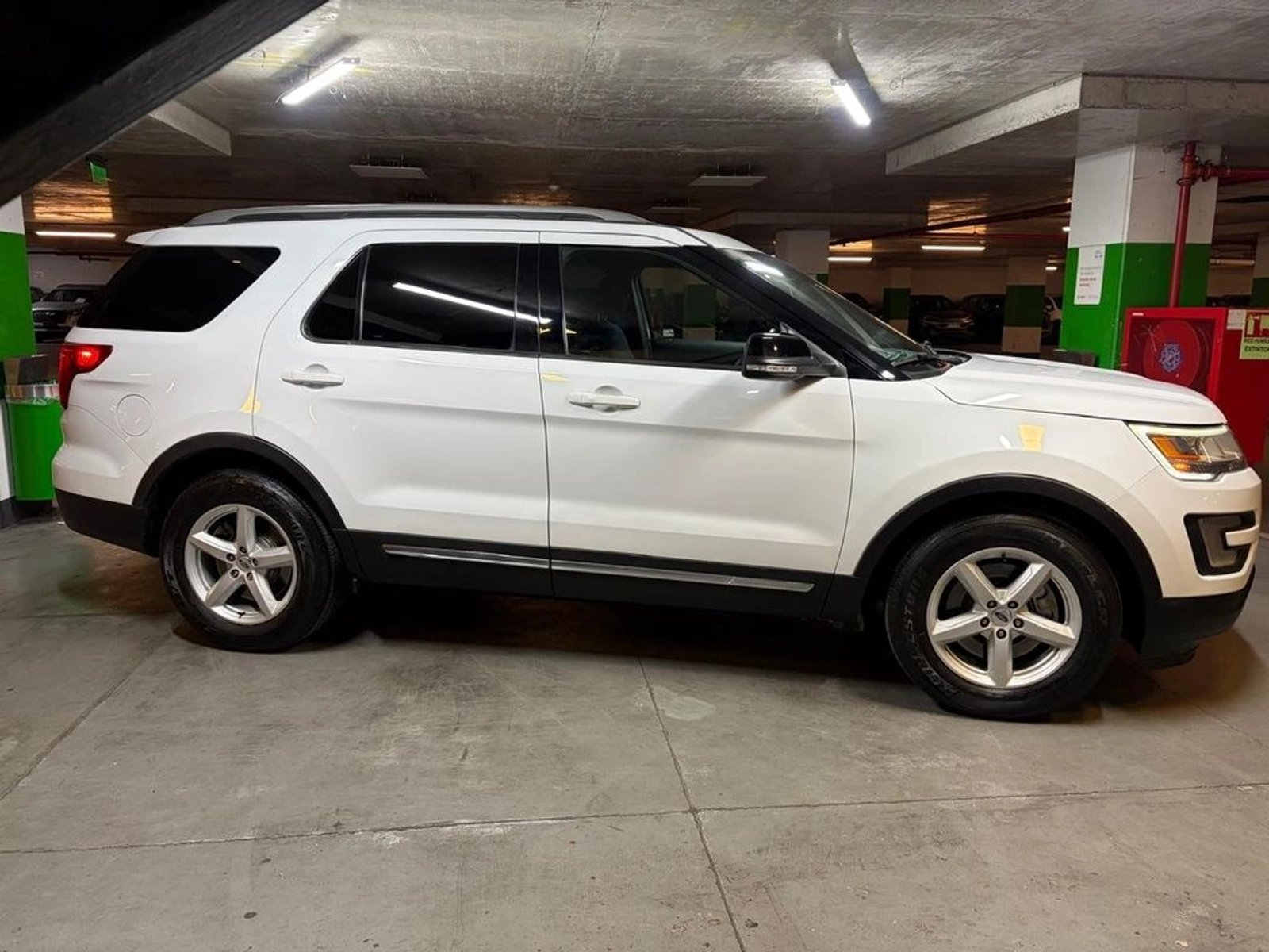 Ford EXPLORER 3.5 XLT 4X2 3 CORRIDAS AT 5P 2017 - Foto 3 de 20