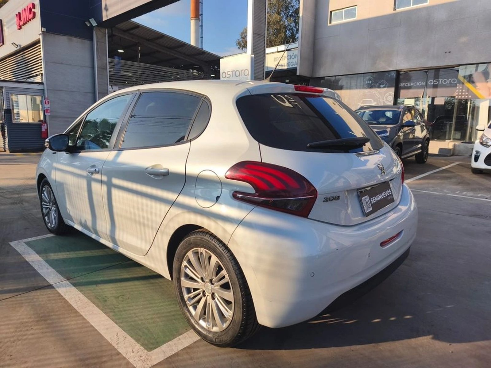 Peugeot 208 SIGNATURE 1.2 MT HB PURE TECH 2020 - Imagen 5 de 20