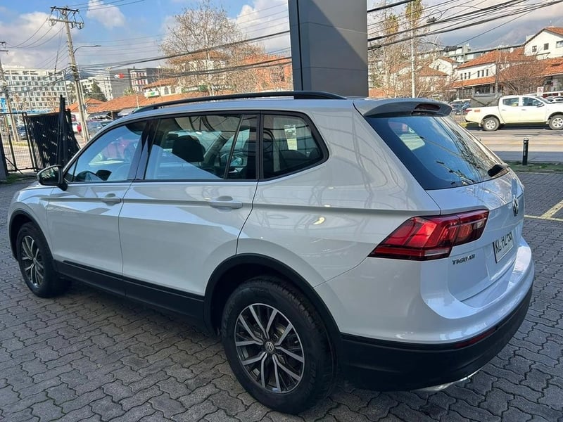 Volkswagen TIGUAN 1.4 TSI COMFORTLINE 150HP MT 2018 - Imagen 5 de 17