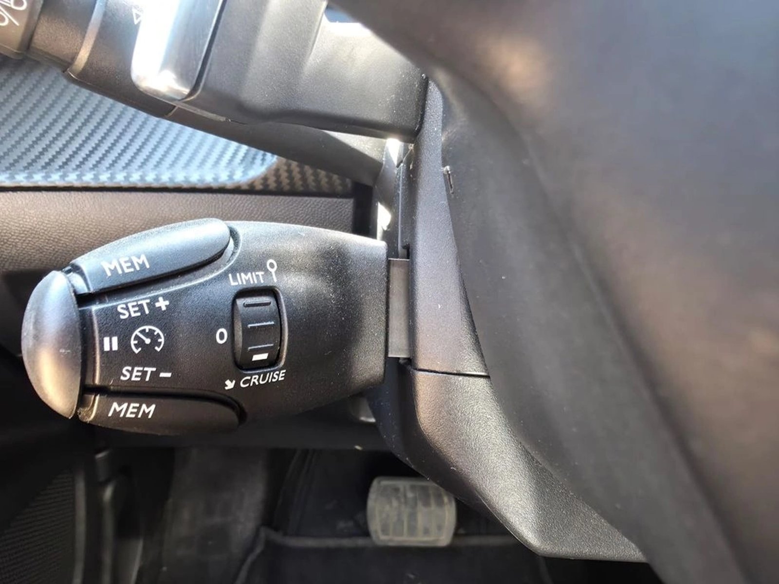PEUGEOT 2008 2024 - Imagen 18 de 20