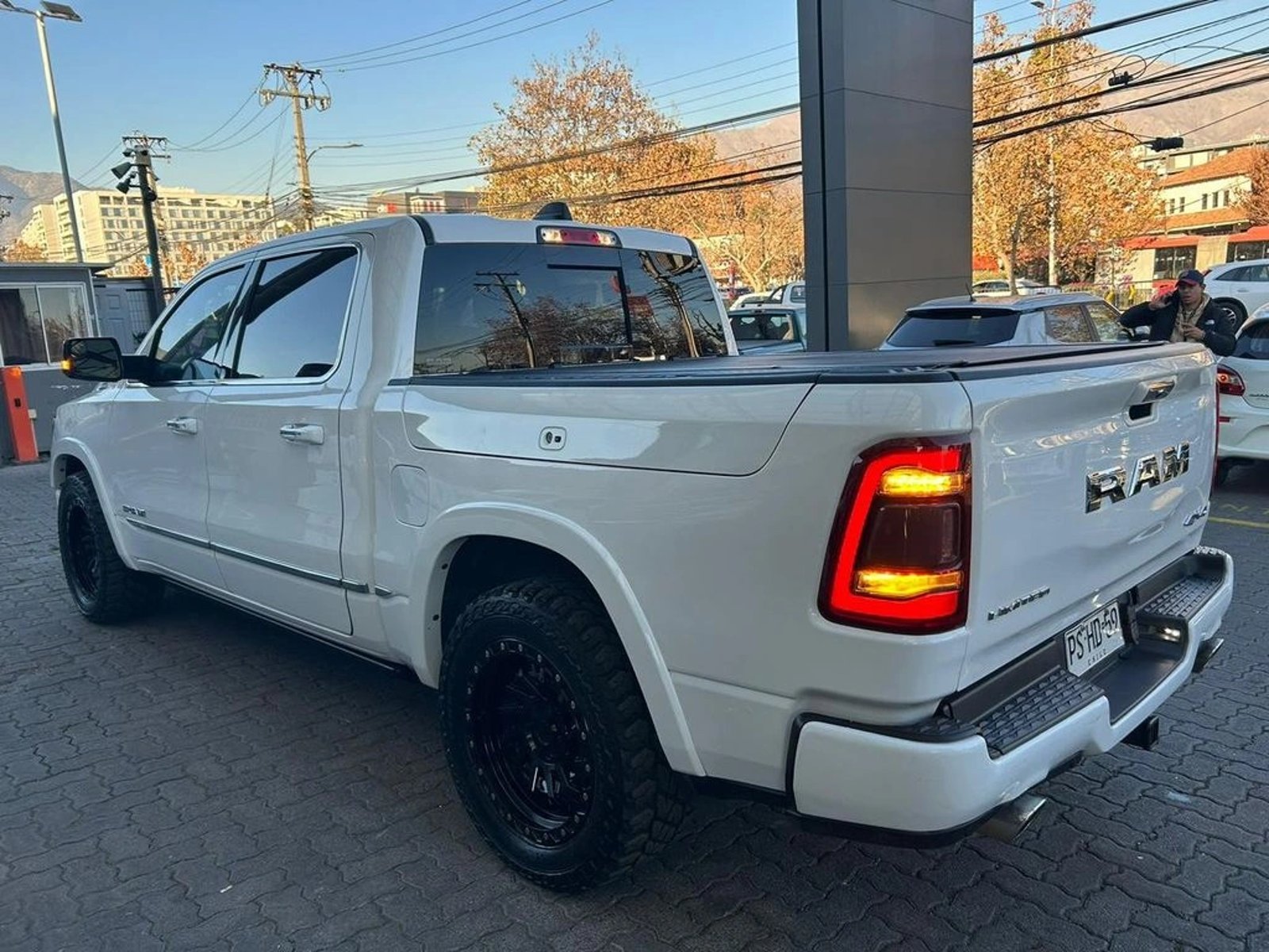 RAM 1500 5.7 LIMITED 4X4 AT 4P 2021 - Imagen 5 de 17