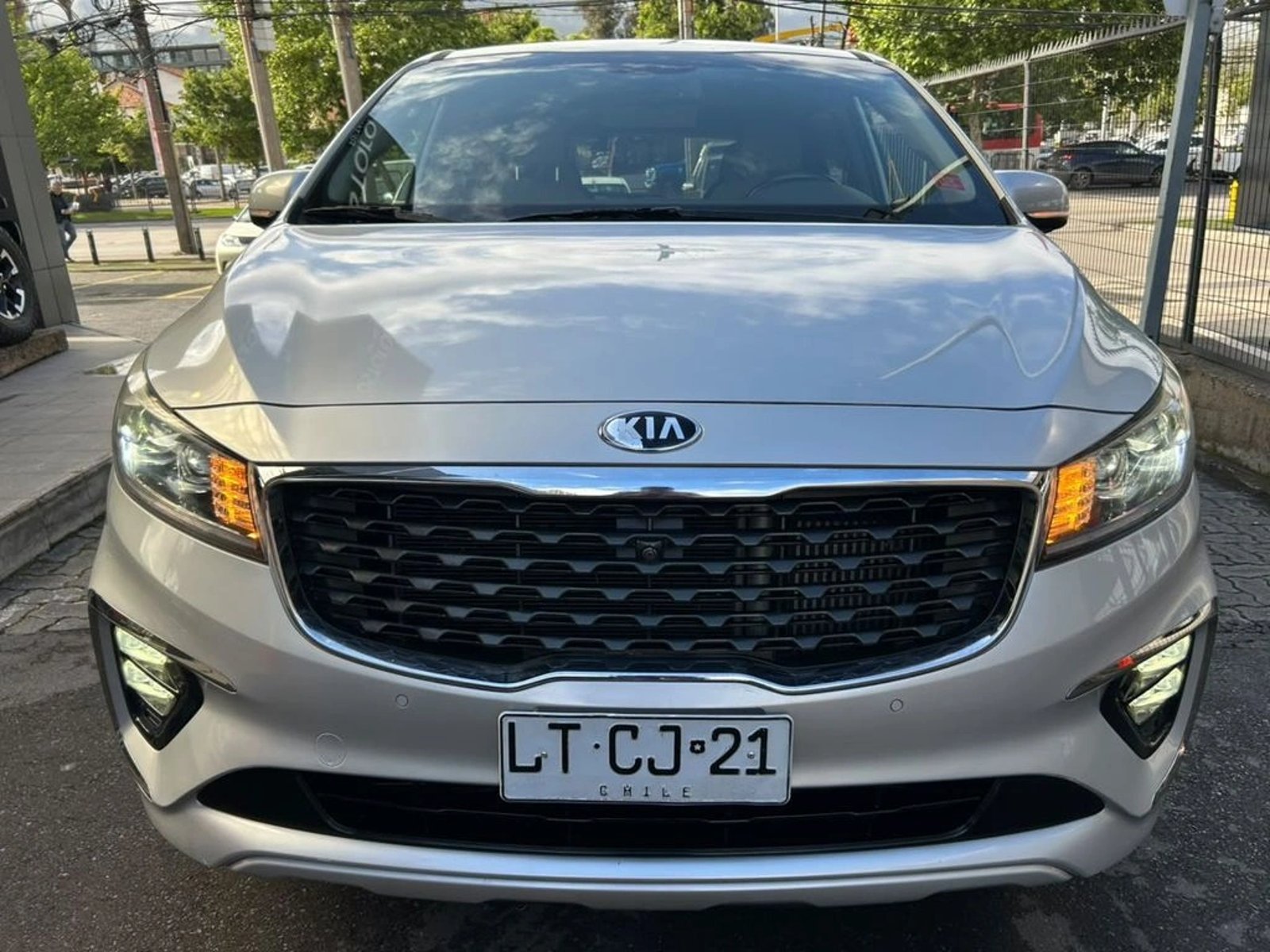 Kia GRAND CARNIVAL 2.2 AUT 2020 - Foto 2 de 17