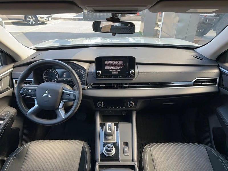 Mitsubishi OUTLANDER GL 2.5 AUT 2024 - Imagen 9 de 16