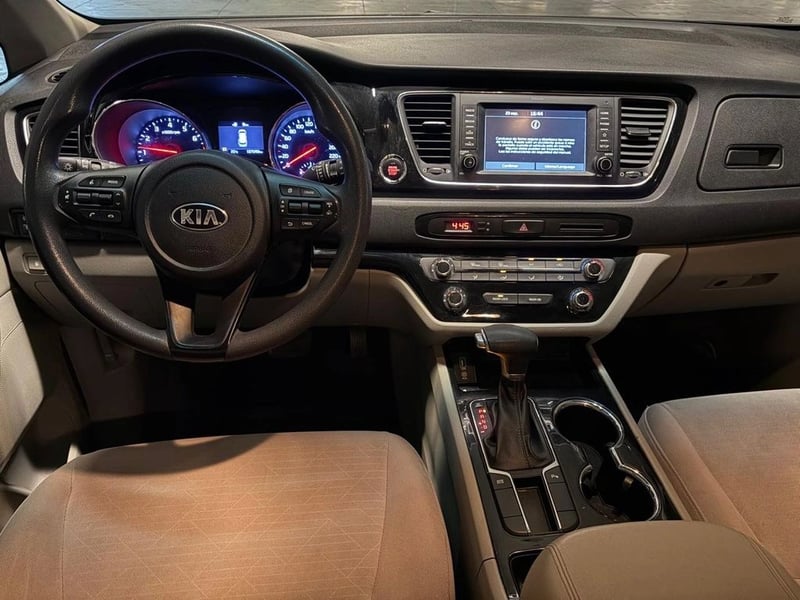 Kia GRAND CARNIVAL EX 3.3 AUT 2019 - Imagen 11 de 19