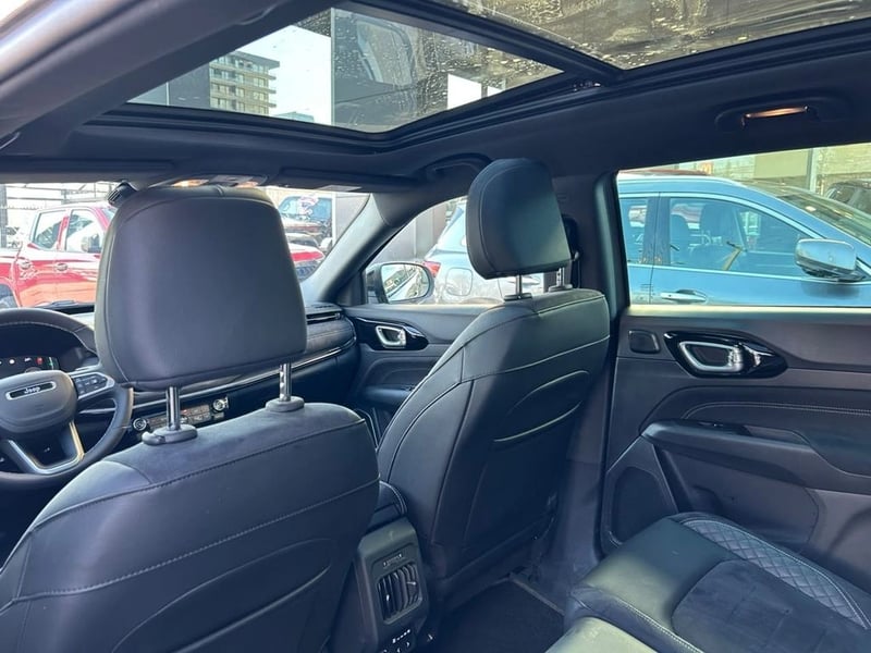 Jeep COMMANDER BLACKHAWK 4X4 2.0 AUT 2026 - Imagen 9 de 15