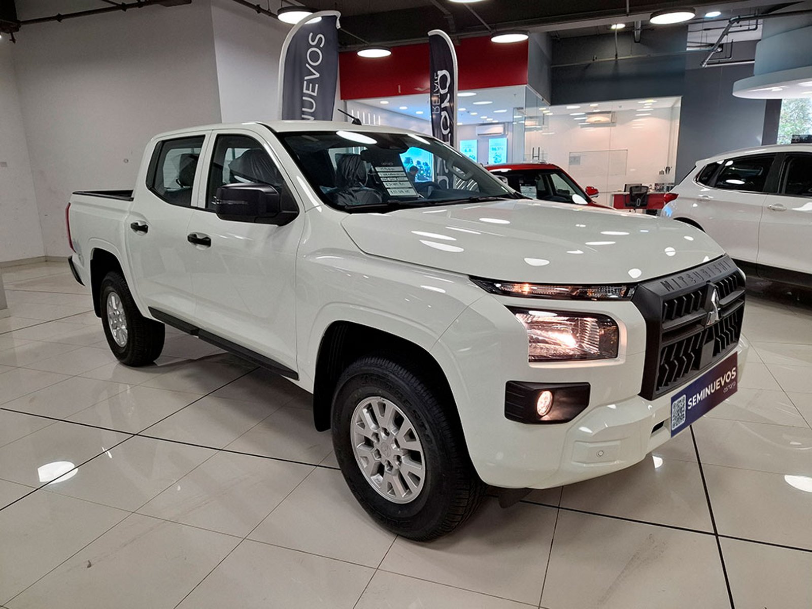 Mitsubishi L200 2.4 KATANA XRT MT 4X4 DIESEL 2026 - Foto 4 de 20