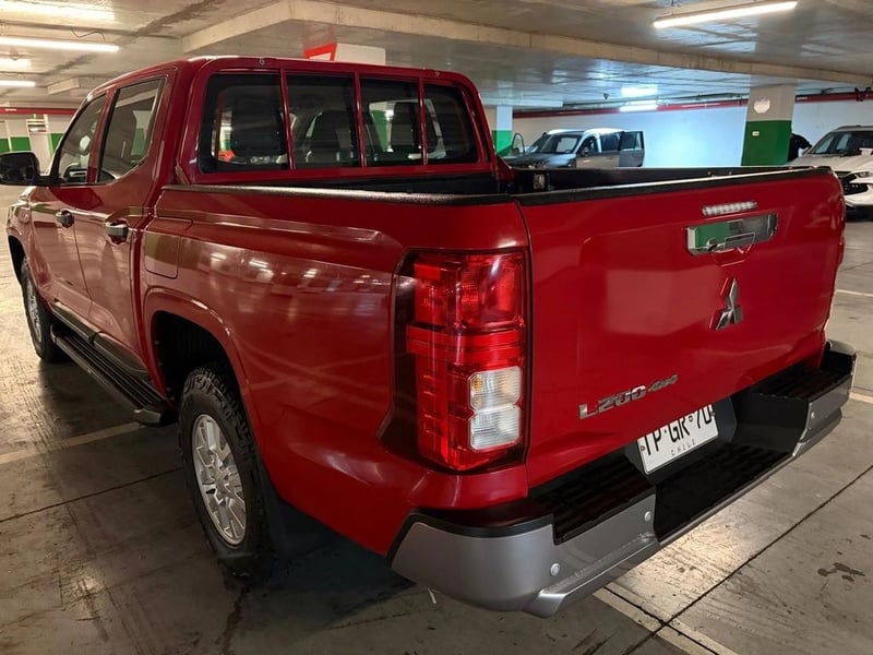 Mitsubishi L200 KATANA XRT 4X4 2.4 2024 - Imagen 7 de 15