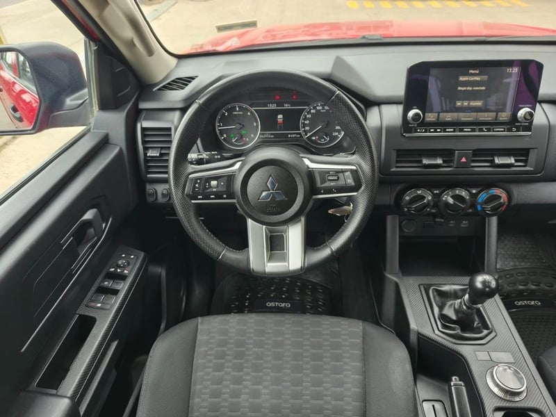 Mitsubishi L200 KATANA XRT 2.4 MT 4X4 2024 - Imagen 13 de 20