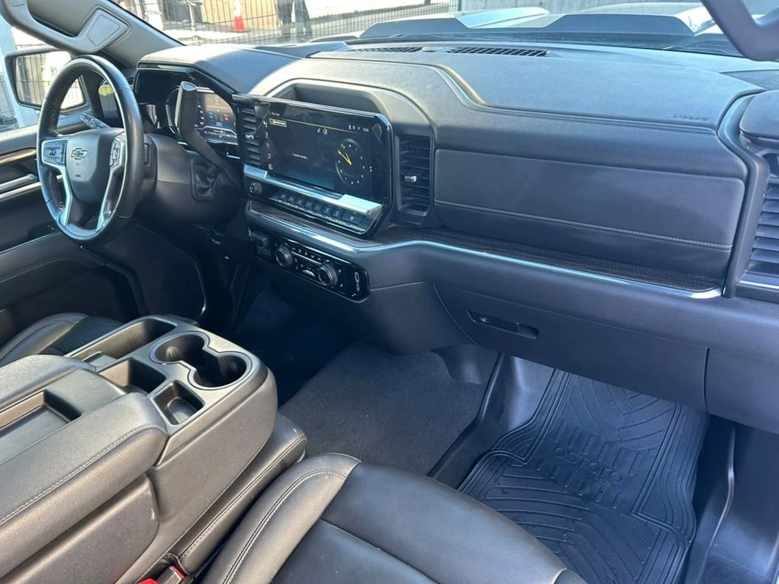 CHEVROLET SILVERADO 6.2 ZR2 AT 4X4 2024 - Imagen 9 de 16