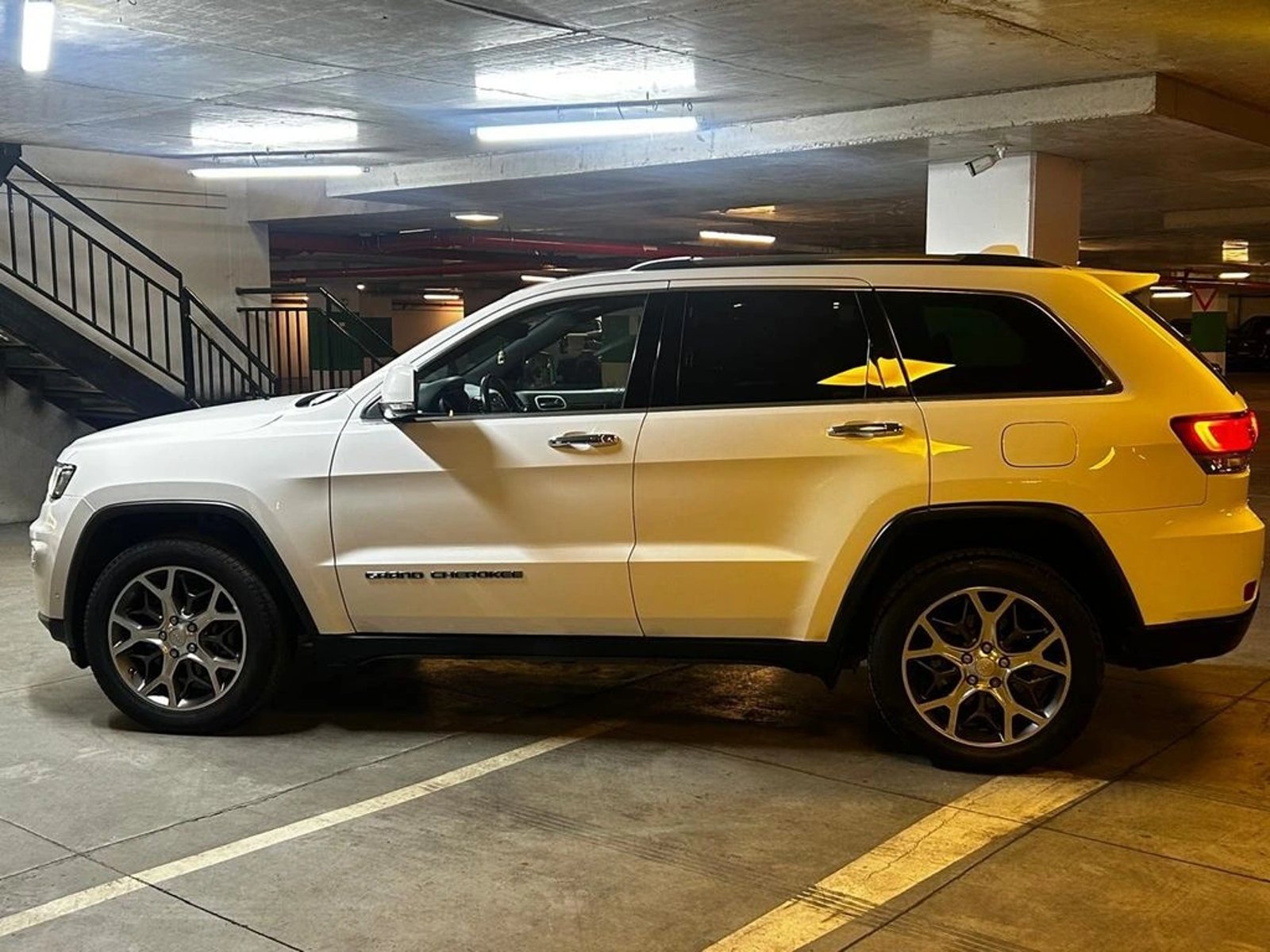 Jeep GRAND CHEROKEE 3.6 LIMITED 4X4 AT 5P 2022 - Imagen 7 de 20
