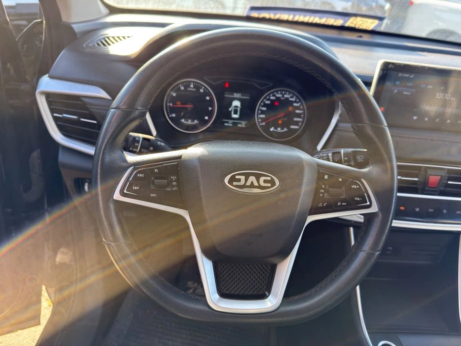 JAC JS8 1.5 LUXURY SE 4X2 6MT 5P 2023 - Imagen 11 de 20