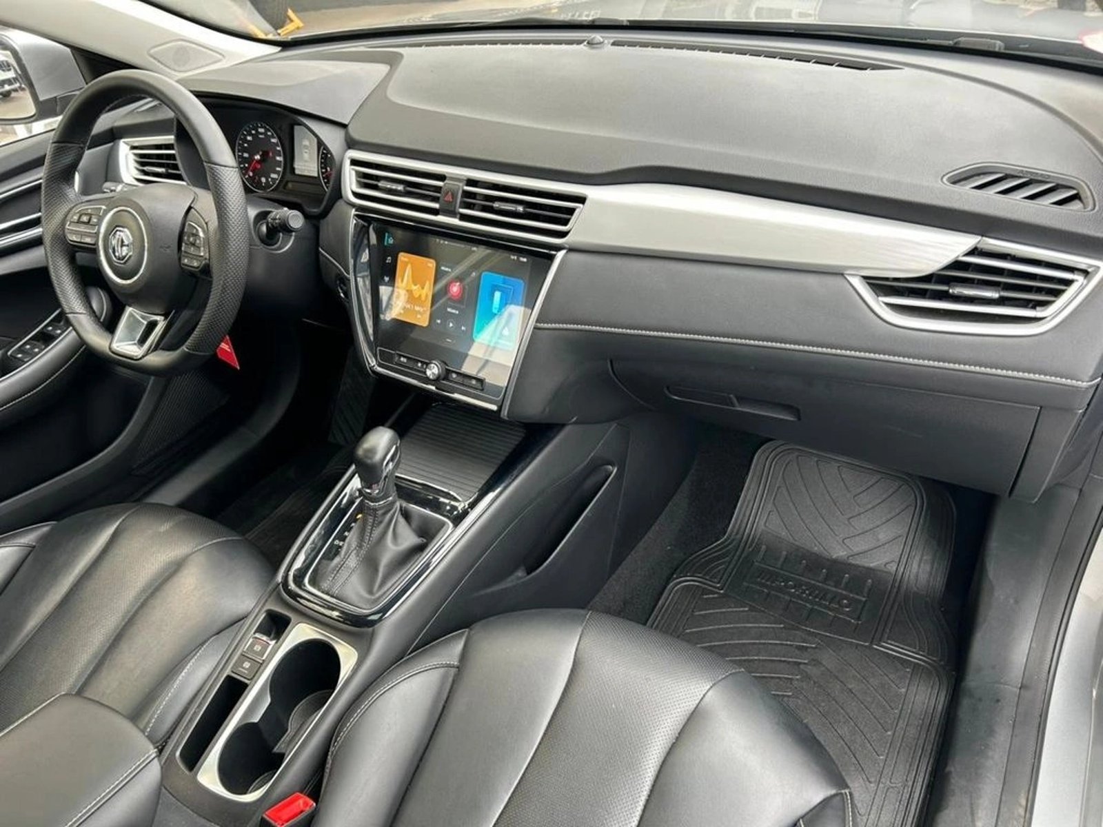 MG 5 1.5 DLX MT 2025 - Imagen 8 de 17