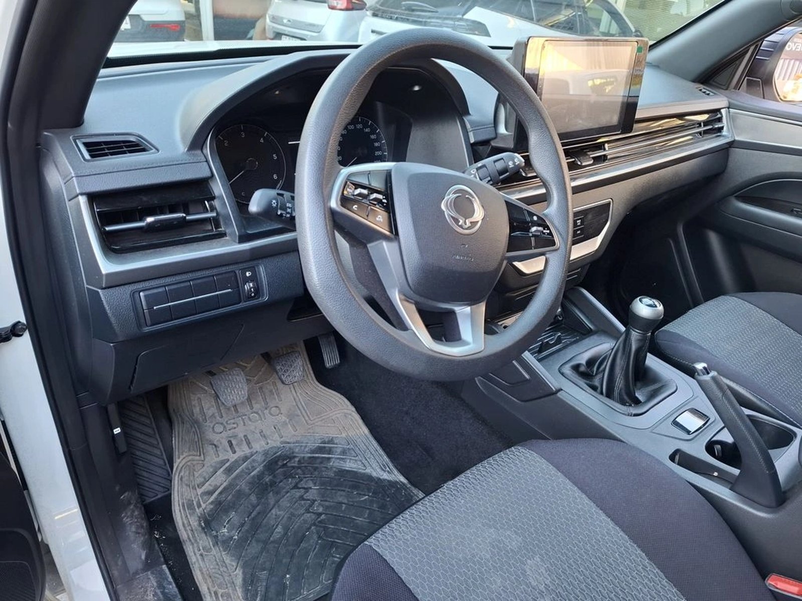 SSANGYONG MUSSO 2.2 TD GRAND LX DIESEL 2WD MT6 4P 2025 - Imagen 13 de 20
