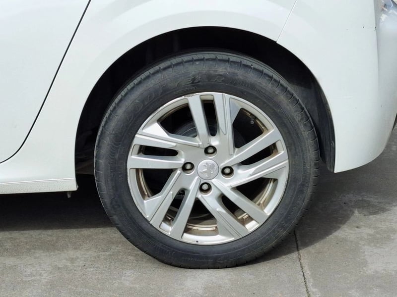 Peugeot 208 1.2 STYLE PURETECH 75 4X2 MT 5P 2023 - Imagen 12 de 20