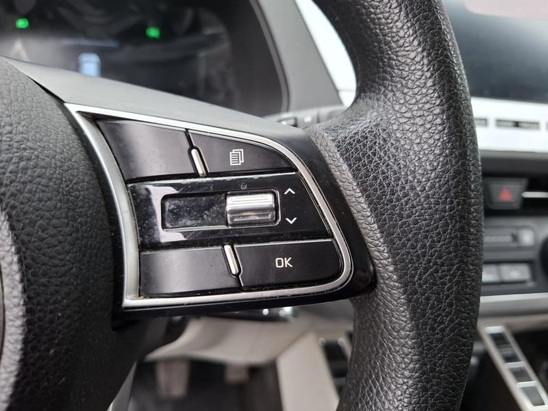 Kia CARENS 1.5L LX 4X2 6MT 5P 2025 - Imagen 18 de 20