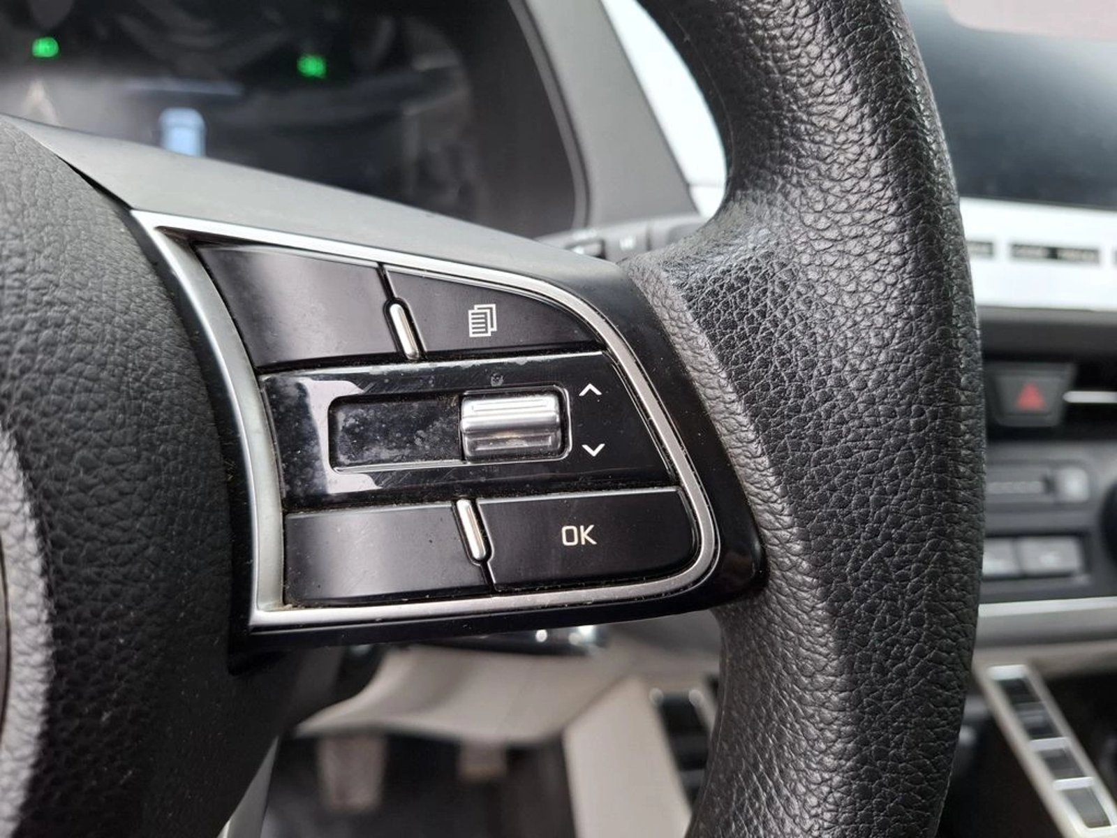 Kia CARENS 1.5L LX 4X2 6MT 5P 2025 - Imagen 18 de 20