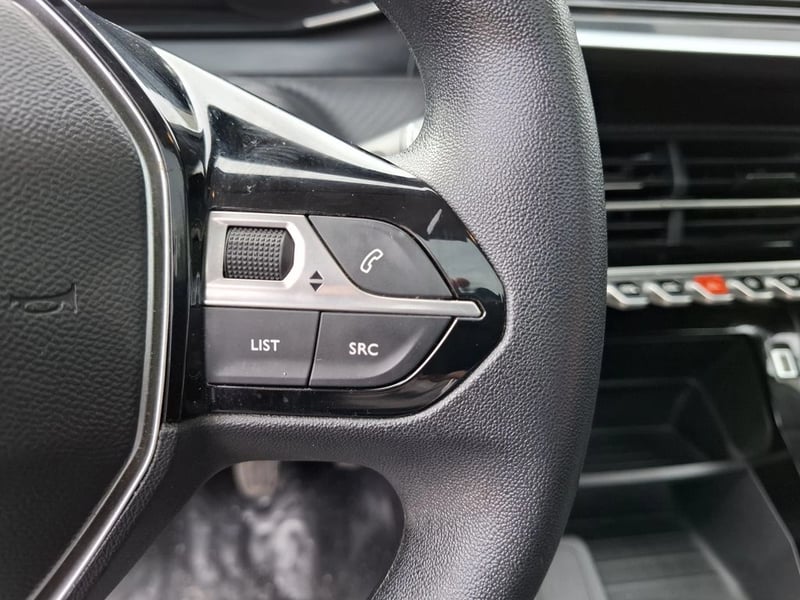 Peugeot 208 1.2 STYLE PURETECH 75 4X2 MT 5P 2023 - Imagen 18 de 20