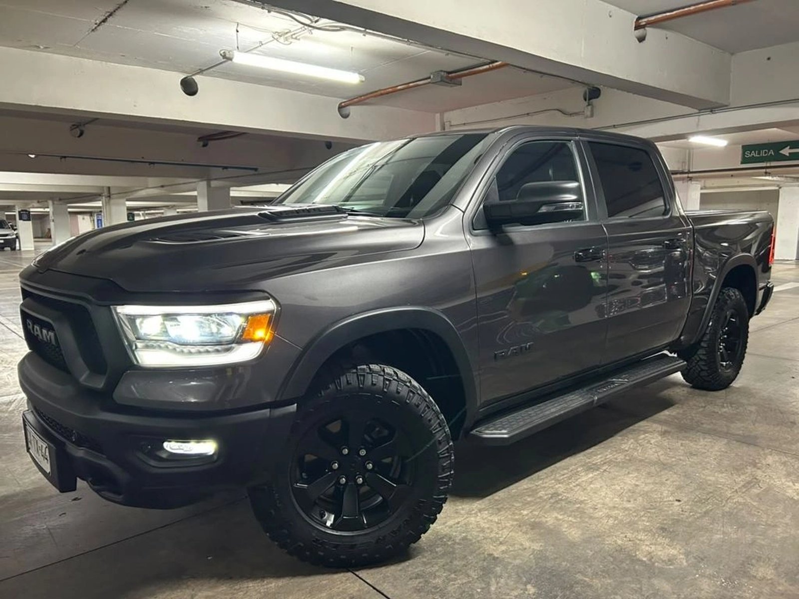 RAM 1500 5.7 REBEL 4X4 AT 4P 2023 - Foto 2 de 17