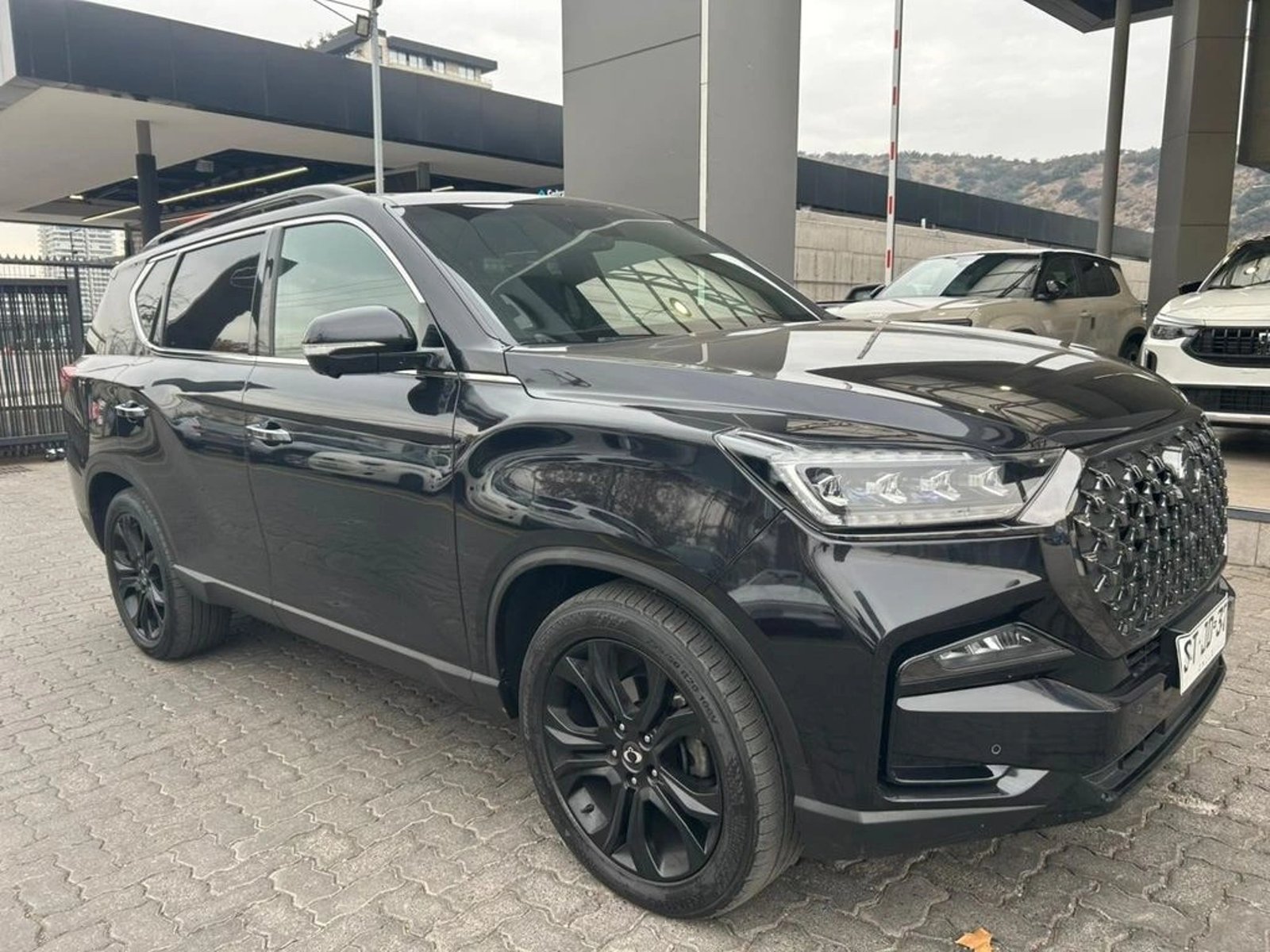 SSANGYONG REXTON 2.2T BLACK EDITION DIESEL 4X4 8AT 5P 2023 - Foto 4 de 17