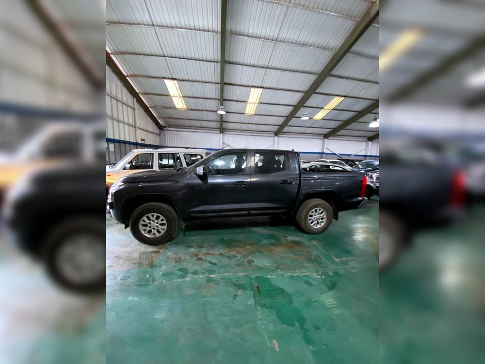 Mitsubishi L200 2.4 KATANA CRT DIESEL DOB. CAB. 4X4 MT 4P 2024 - Foto 5 de 12