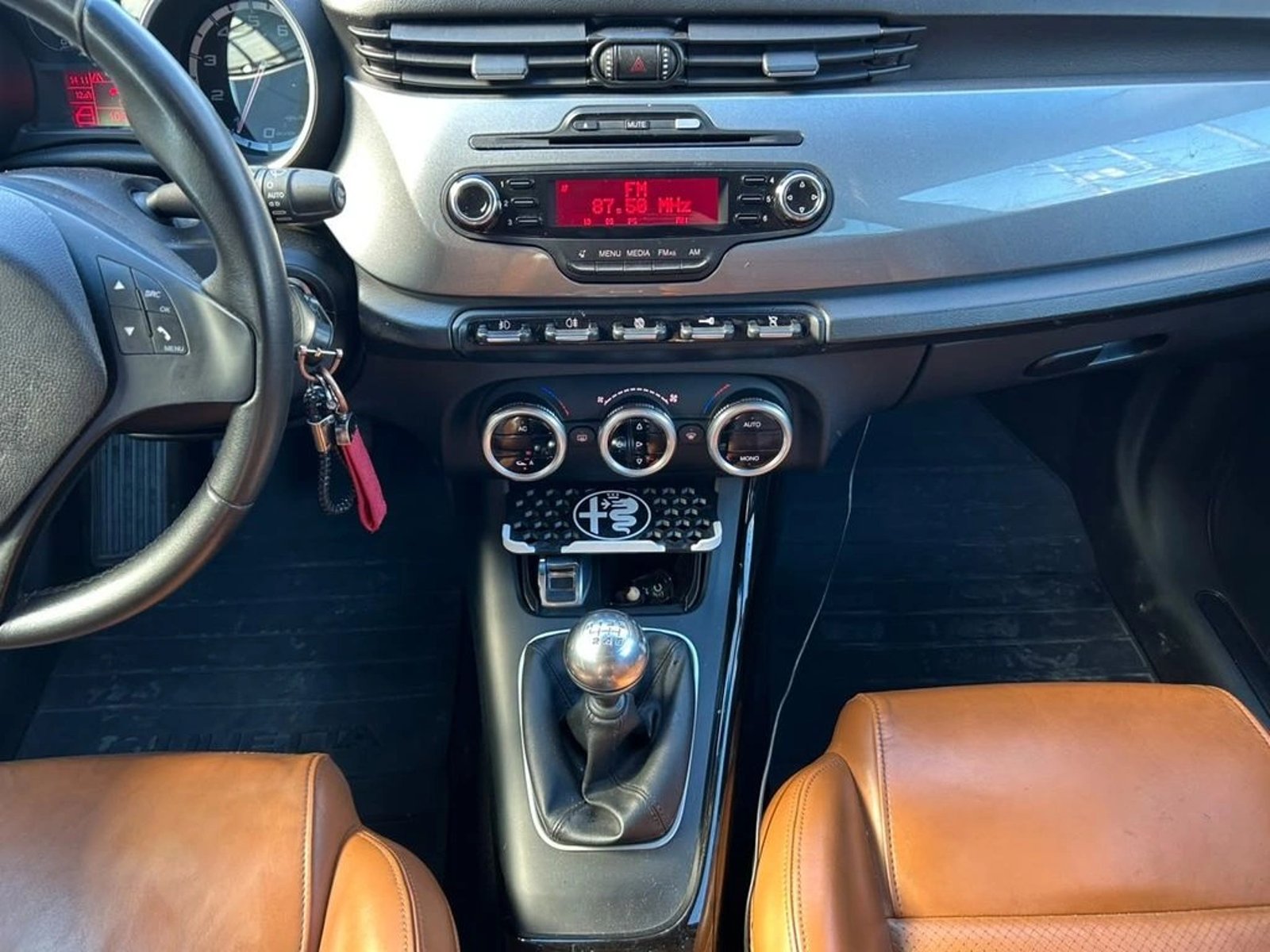 Alfa Romeo GIULIETTA GIULIETTA 1.4 MT 2013 - Imagen 13 de 16