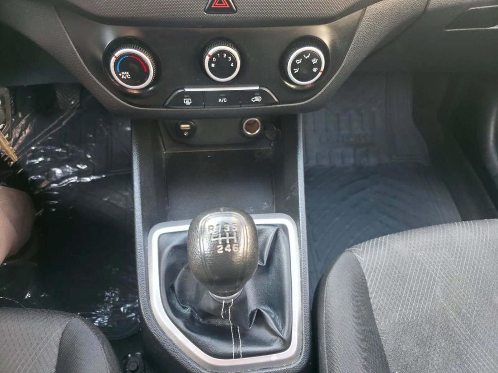 HYUNDAI CRETA 1.6 PLUS FL MT 2020 - Imagen 17 de 20