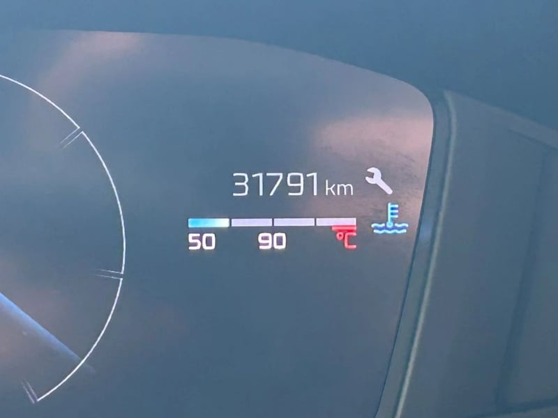 Peugeot 2008 1.2 ALLURE PACK PURETECH 130 4X2 AT 5P 2024 - Imagen 14 de 17