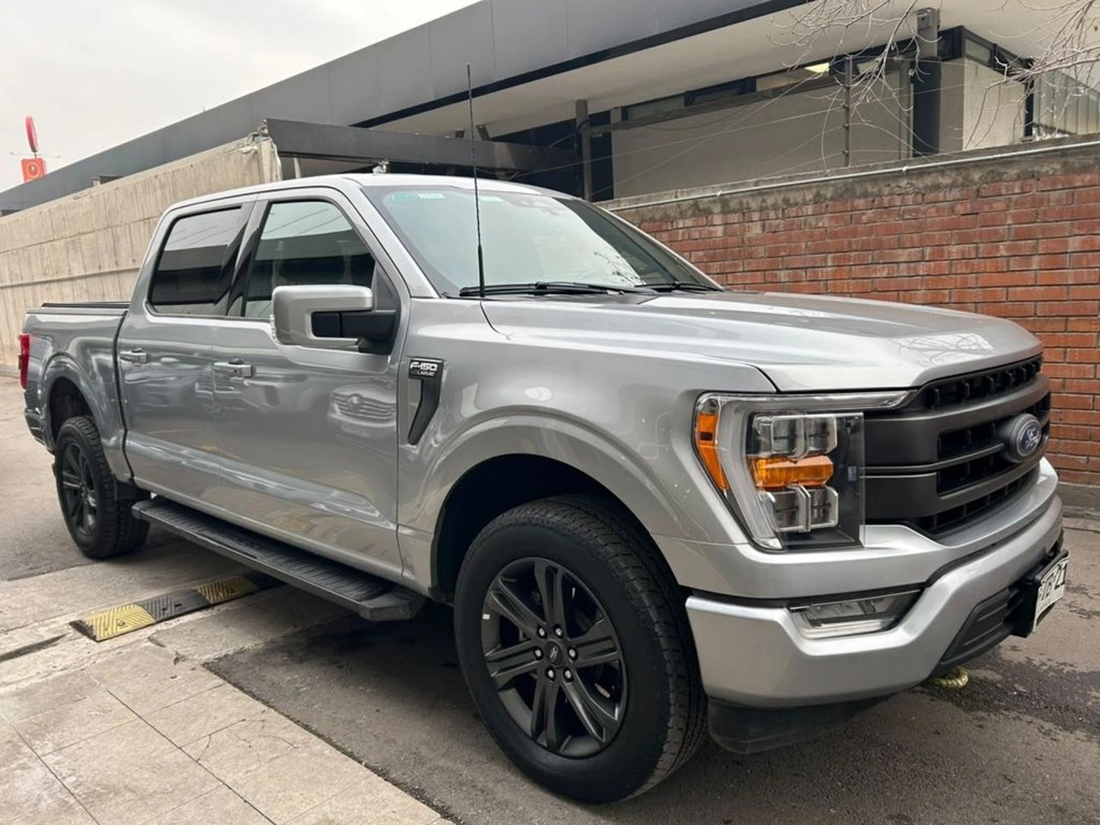 Ford F-150 LARIAT SPORT 4X4 5.0L 2024 - Foto 3 de 15