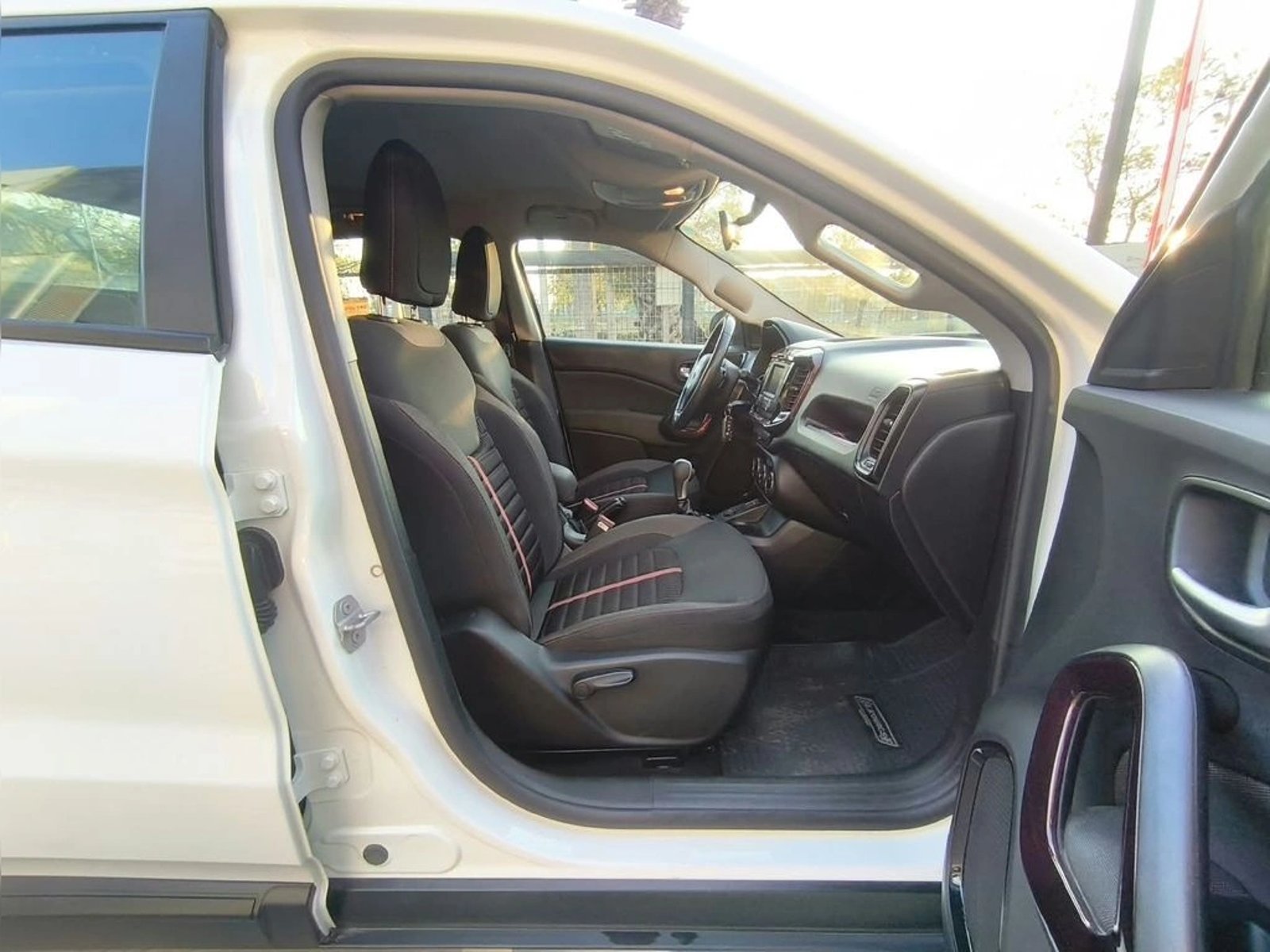 RAM 1000 BIG HORN DCAB 1.8 AUT 2021 - Imagen 18 de 20