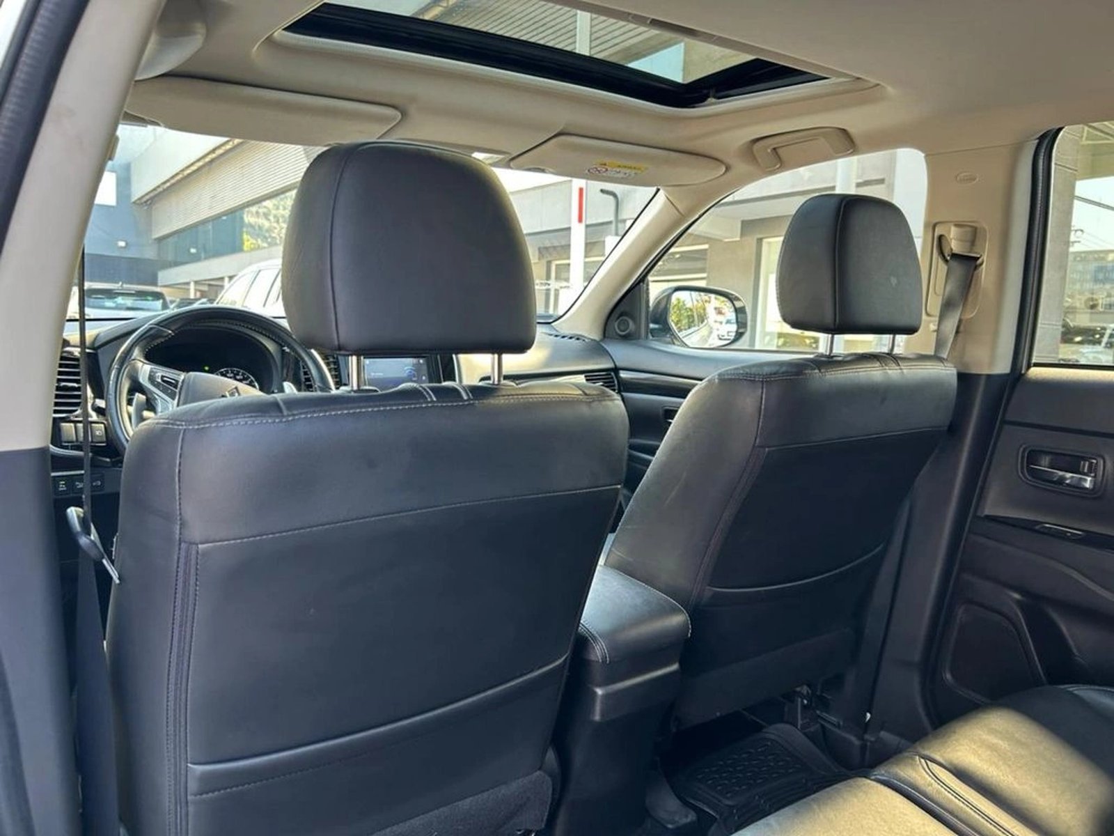 MITSUBISHI OUTLANDER 2019 - Imagen 12 de 17