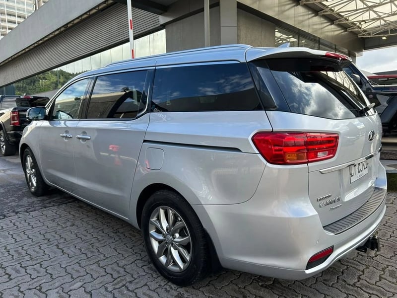 Kia GRAND CARNIVAL 2.2 AUT 2020 - Imagen 4 de 17
